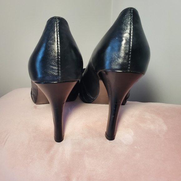 Tahari- black leather - peek toes - Picture 2 of 3